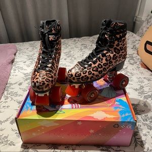 Leopard print impala roller skates 🛼🐆